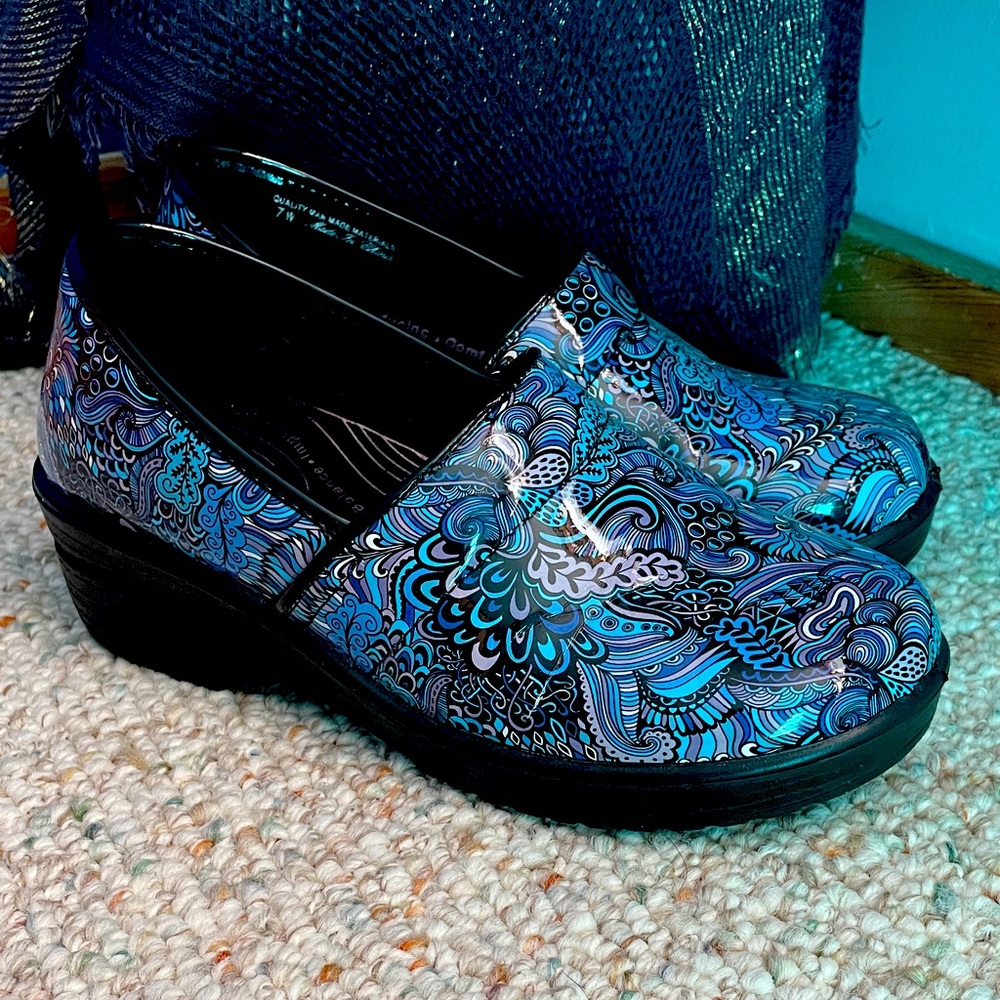 Peacock Colored Healthcare/Nursing EasyWorks Shoes - Like New! 🦚